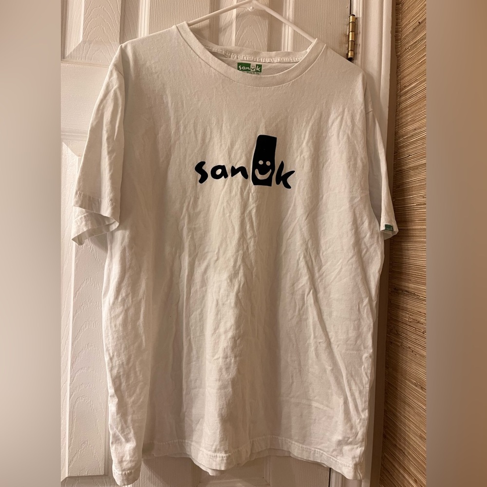 Sanuk tee